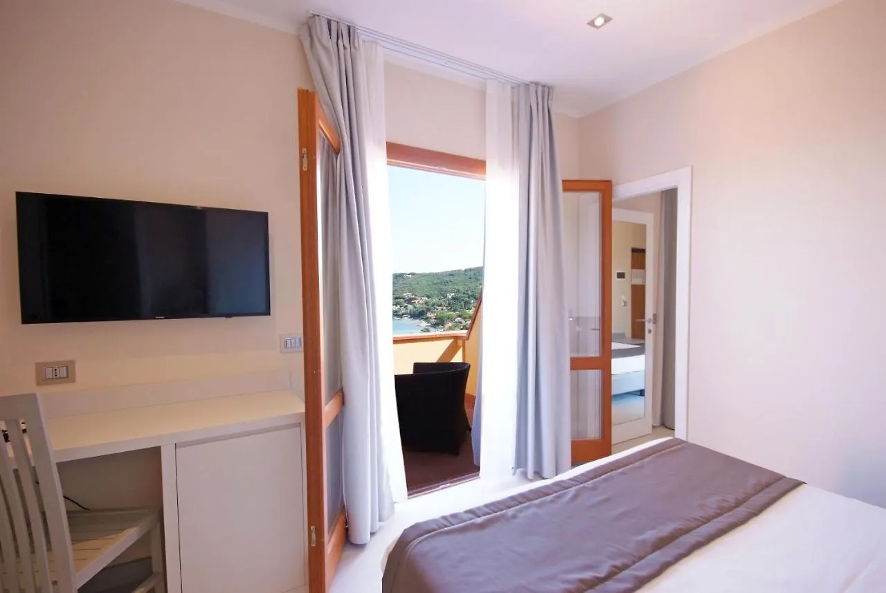 Hotel La Perla Del Golfo Procchio  Italy