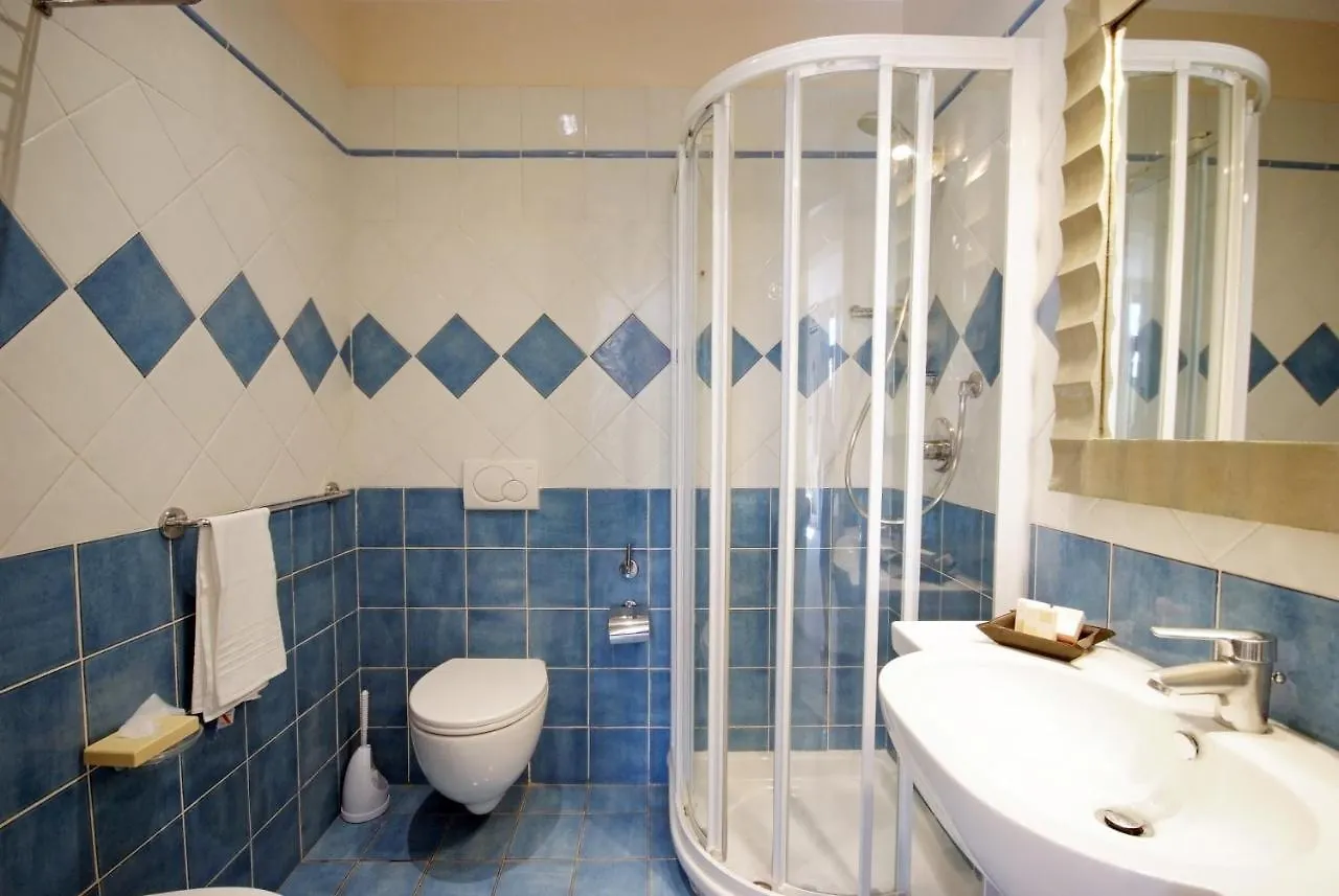 פרוצ'ו Hotel La Perla Del Golfo 4*,