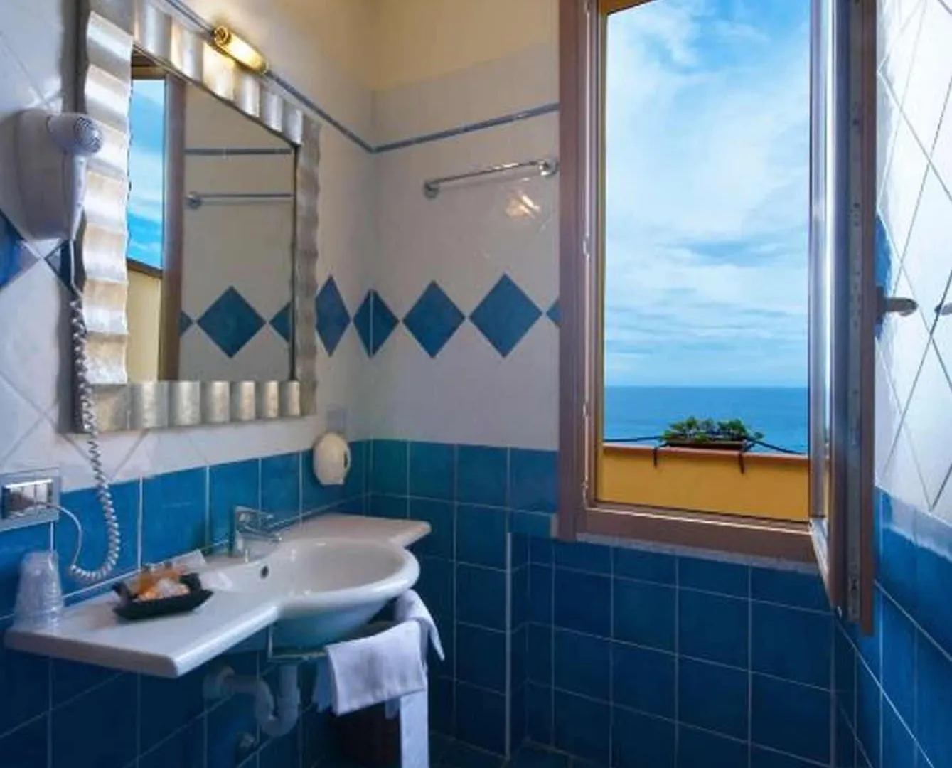 Hotel La Perla Del Golfo Procchio  Italy