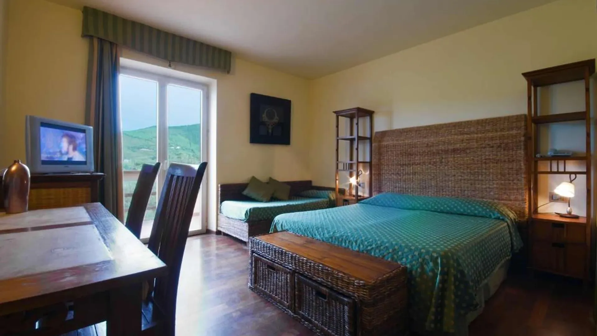 ****  Hotel La Perla Del Golfo Procchio  Italy