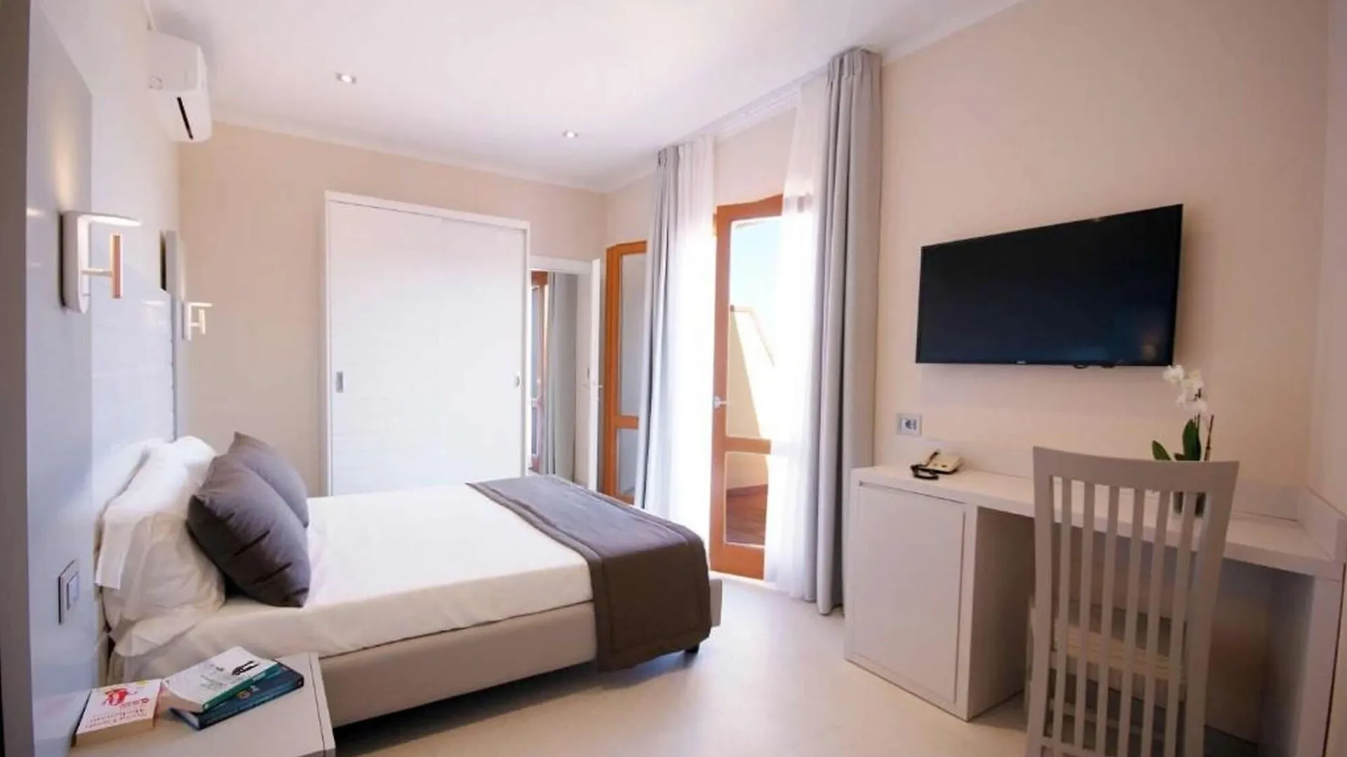 Hotel La Perla Del Golfo Procchio